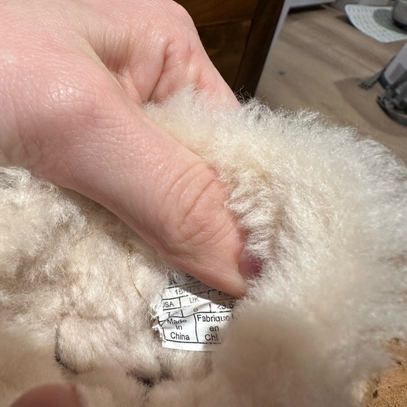 {Ugg} Toddler Size 7 Tassel Boot - Picture 6 of 6